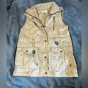 Daytrip canvas vest tan size small